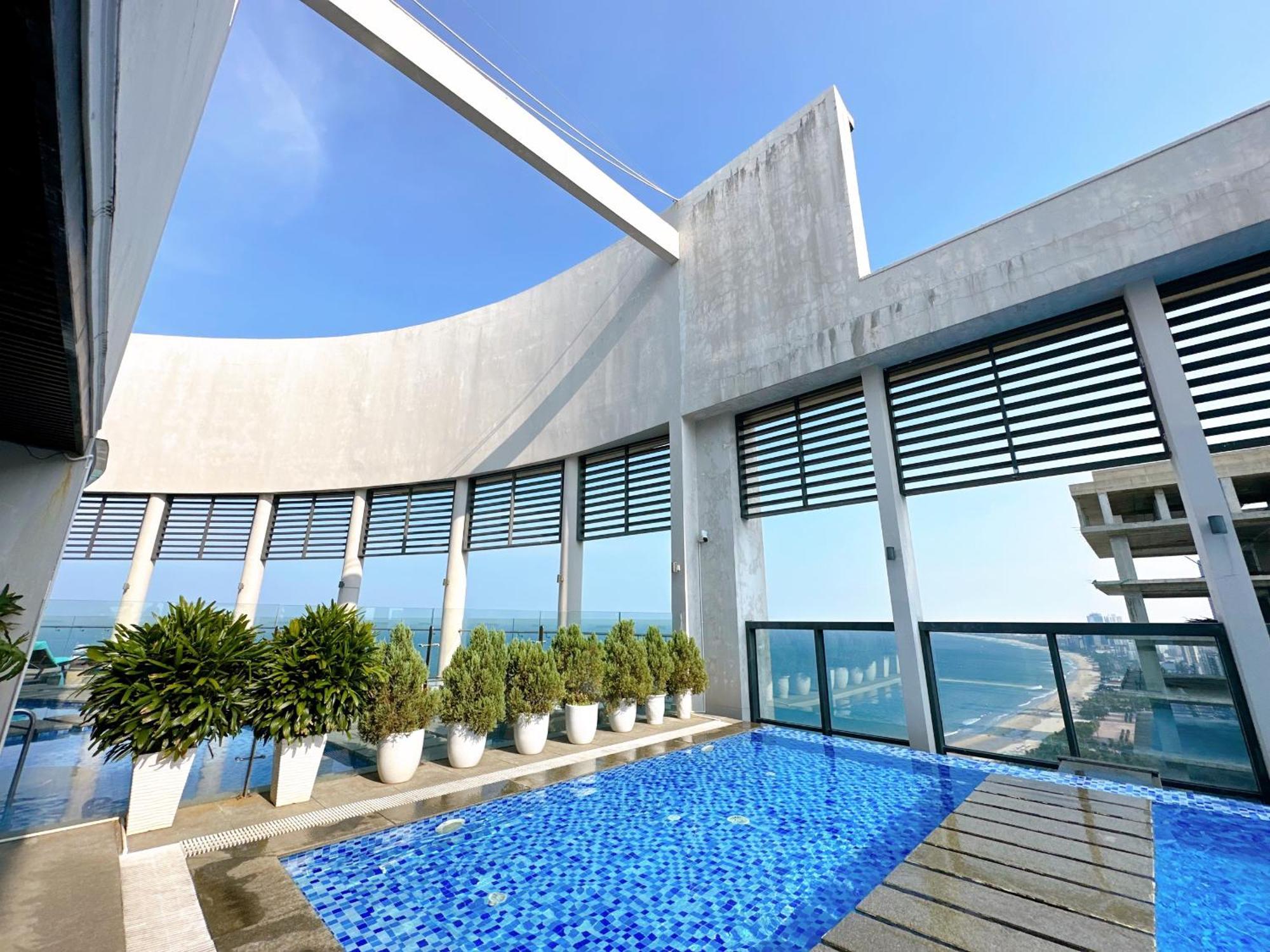 Luxury Apt Opposite Mykhe Beach Da Nang Exterior foto