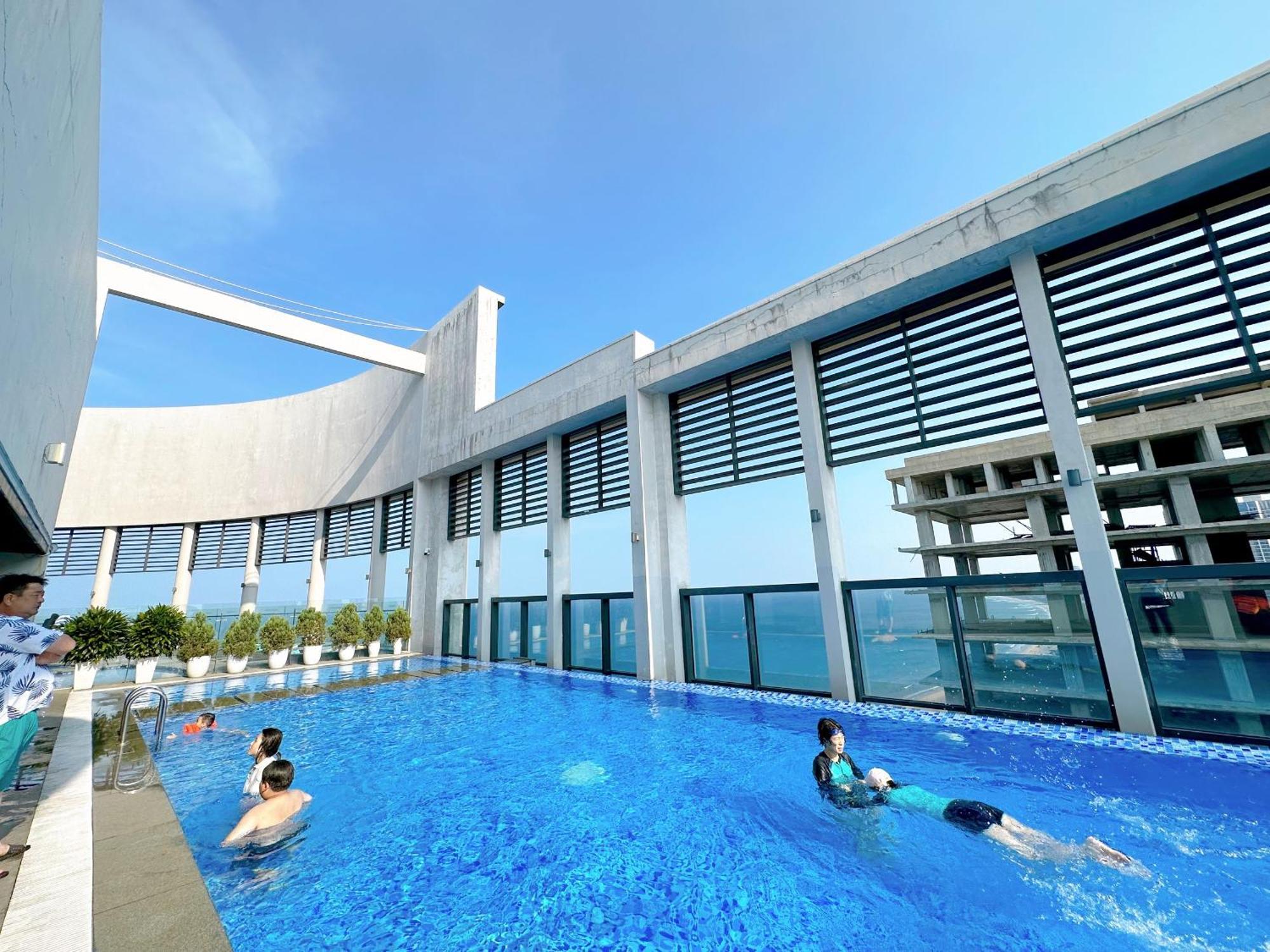 Luxury Apt Opposite Mykhe Beach Da Nang Exterior foto