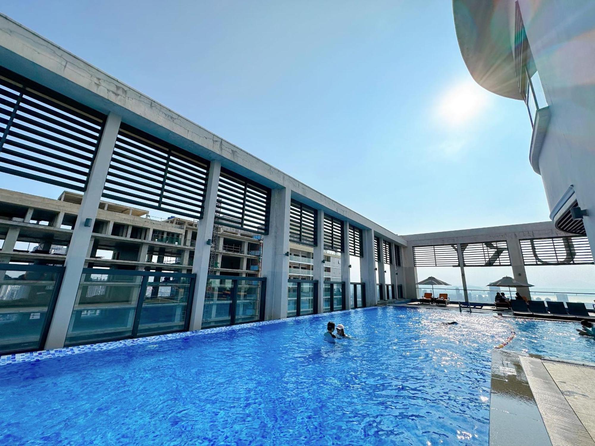 Luxury Apt Opposite Mykhe Beach Da Nang Exterior foto